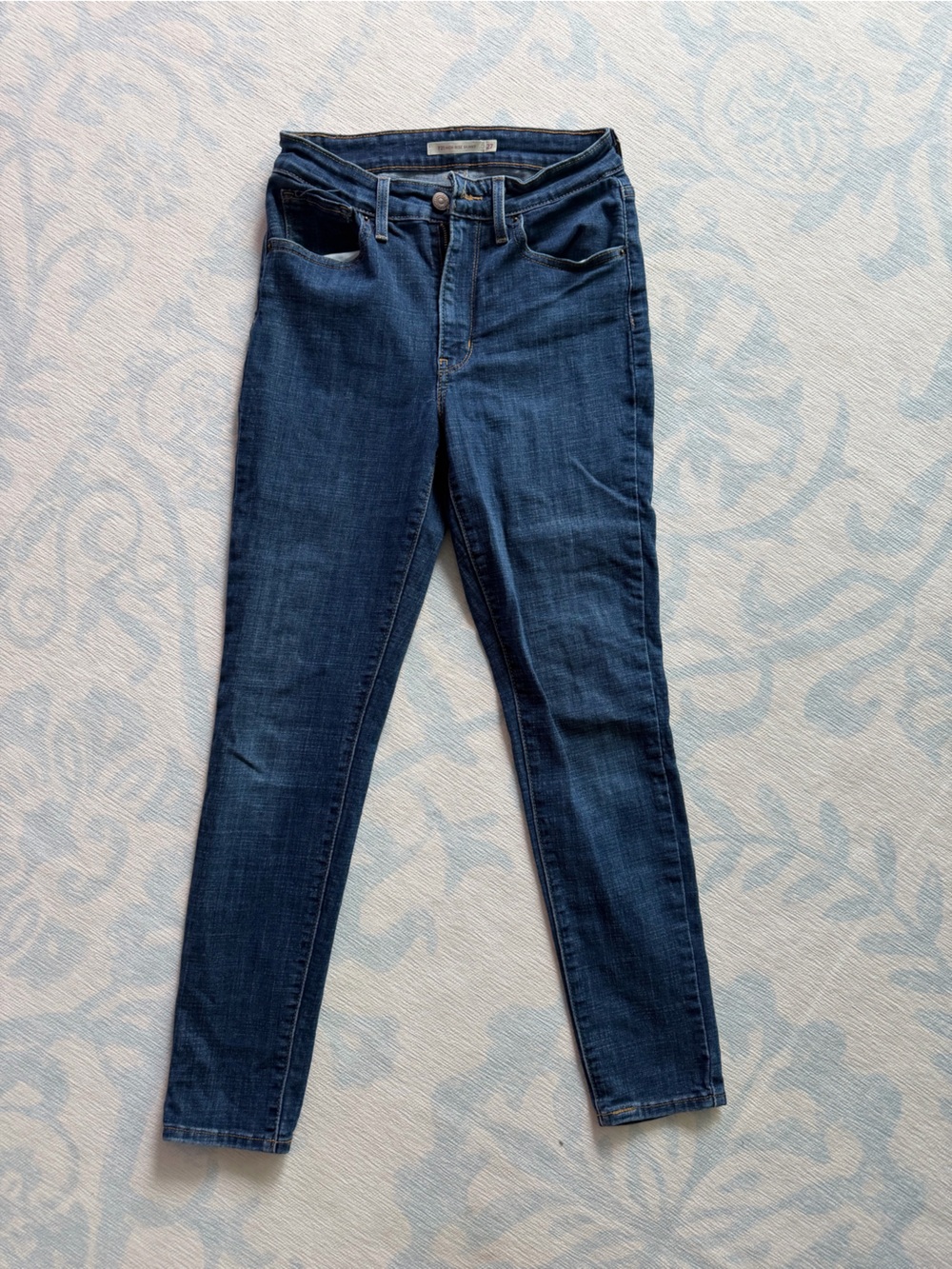 Levi’s Women's Dark Blue Stretch Skinny Jeans - Classic Everyday Style
